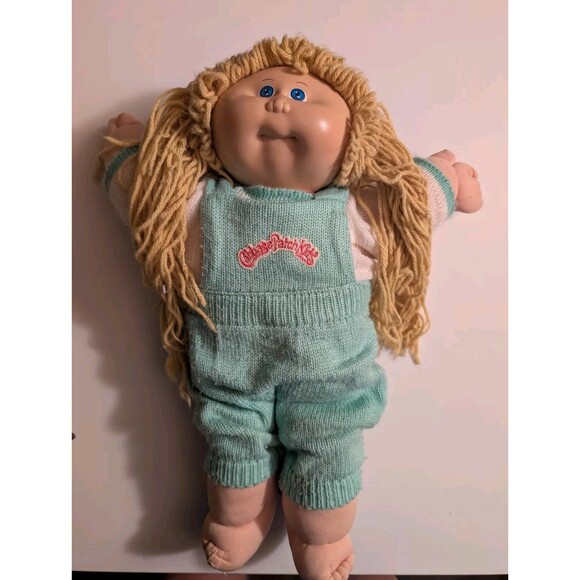 Vintage 1985 Cabbage Patch Doll Sandy Blonde Hair Blue Eyes Dimples Clothes - Picture 1 of 13